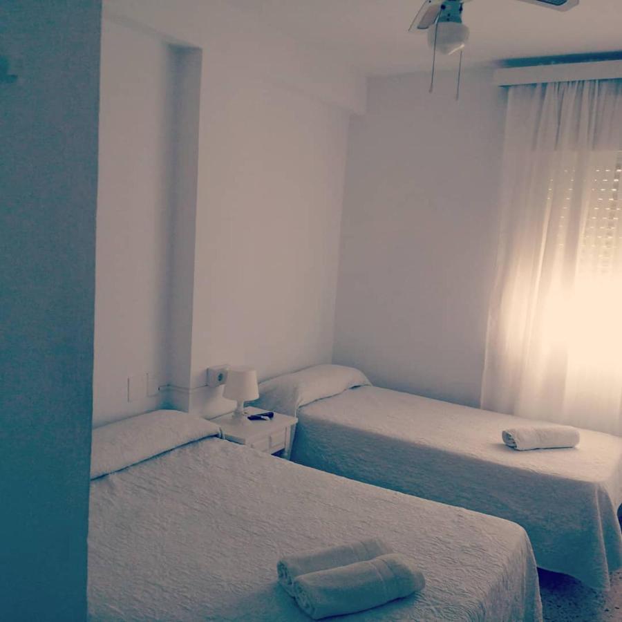 Отель Hostal La Parada Уэльва Экстерьер фото