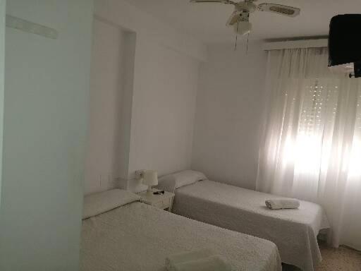 Отель Hostal La Parada Уэльва Экстерьер фото