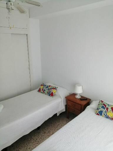 Отель Hostal La Parada Уэльва Экстерьер фото